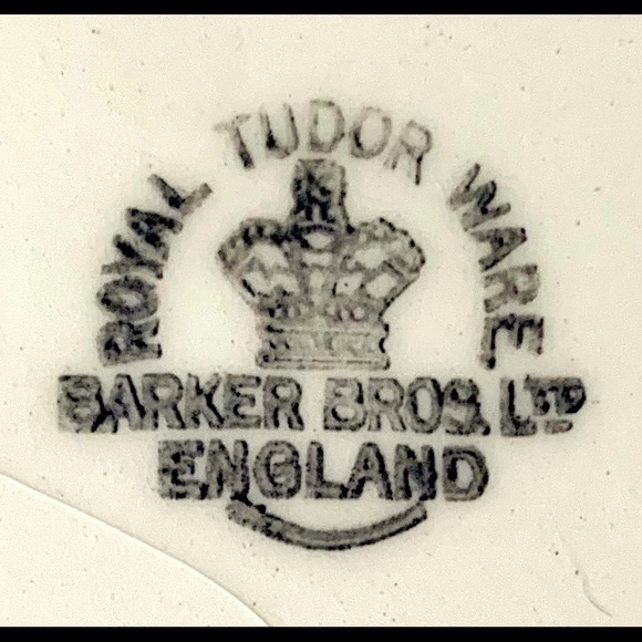 Royal Tudor Ware & Barker Bros., Ltd. Lorna Doone Botanical Butterflies Platter - Picture 8 of 12